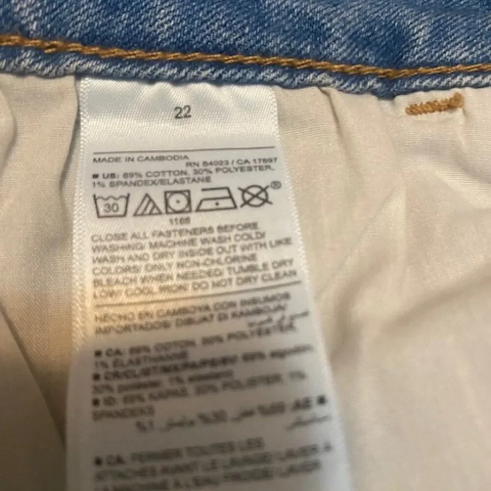 Old Navy High-Rise wow cuffed denim shorts, size 22